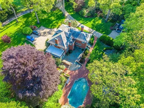 23 Townsend Road Glen Cove NY 11542