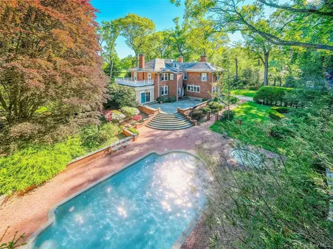 23 Townsend Road Glen Cove NY 11542