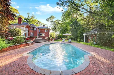 23 Townsend Road Glen Cove NY 11542