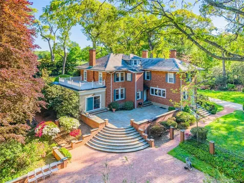 23 Townsend Road Glen Cove NY 11542