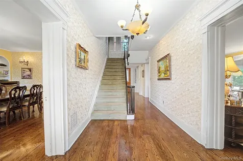 23 Townsend Road Glen Cove NY 11542
