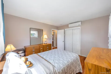 122 Lambert Avenue Farmingdale NY 11735