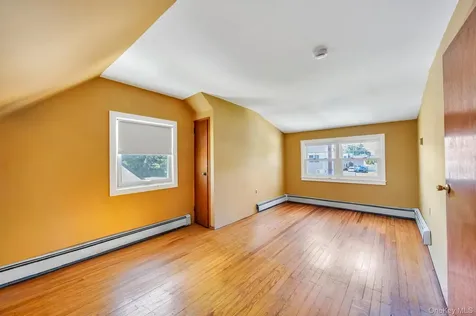 122 Lambert Avenue Farmingdale NY 11735