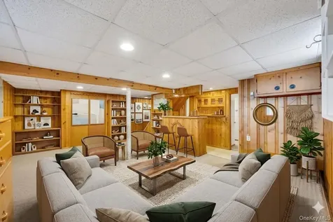 122 Lambert Avenue Farmingdale NY 11735