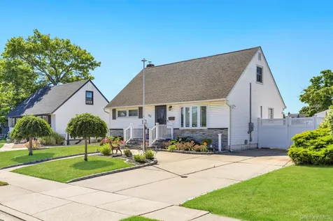 122 Lambert Avenue Farmingdale NY 11735