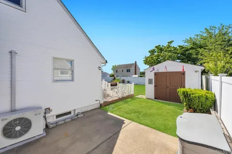 122 Lambert Avenue Farmingdale NY 11735