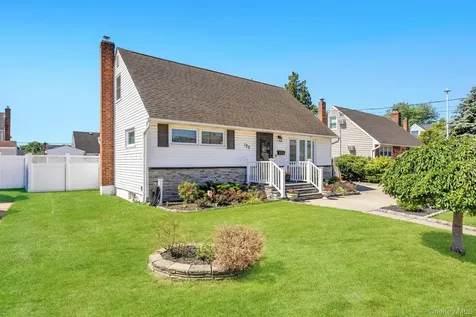 122 Lambert Avenue Farmingdale NY 11735