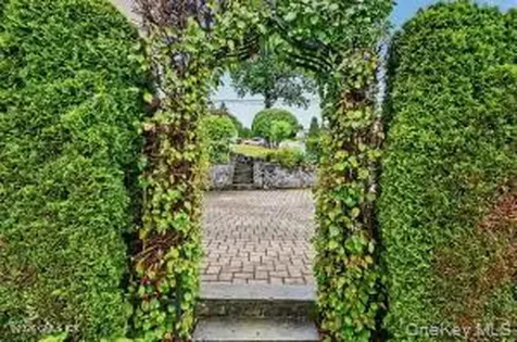 52 Francis Lane Greenwich CT 06831