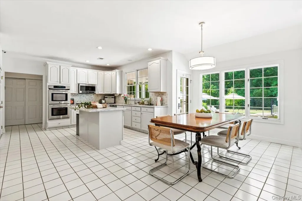 32 Rolling Ridge Road White Plains NY 10605