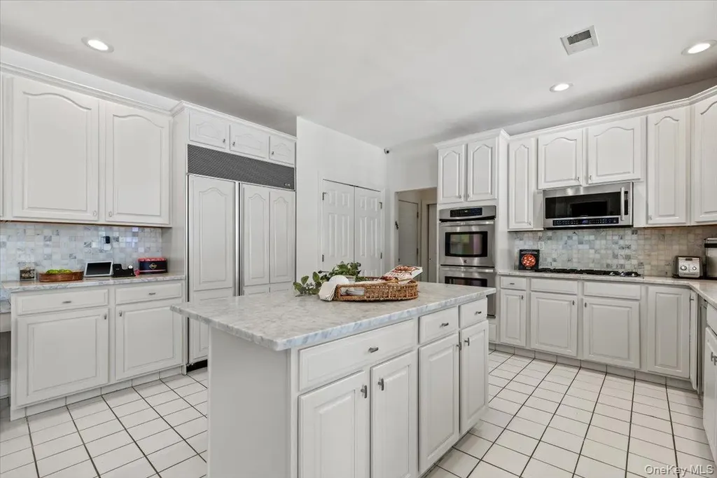 32 Rolling Ridge Road White Plains NY 10605