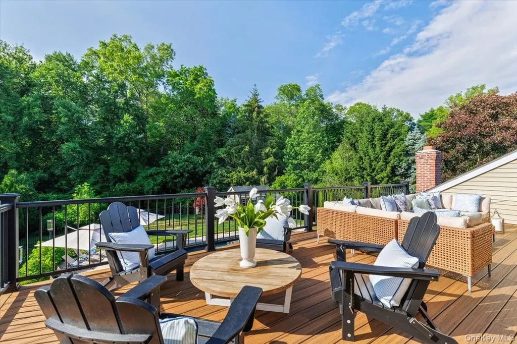 32 Rolling Ridge Road White Plains NY 10605