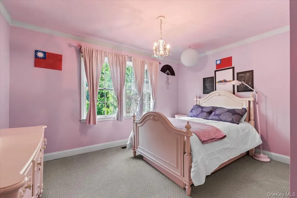 32 Rolling Ridge Road White Plains NY 10605