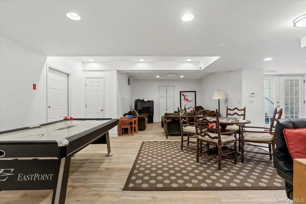 32 Rolling Ridge Road White Plains NY 10605