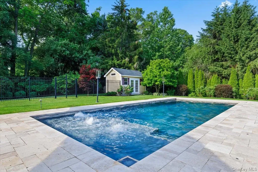 32 Rolling Ridge Road White Plains NY 10605