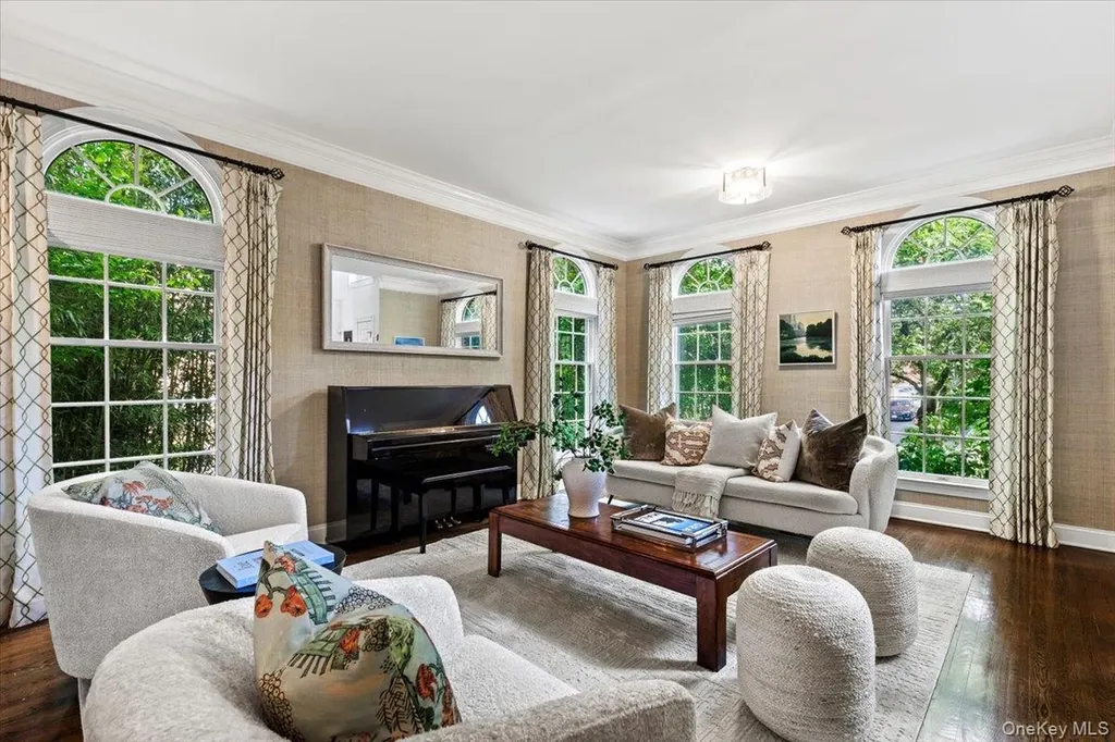 32 Rolling Ridge Road White Plains NY 10605
