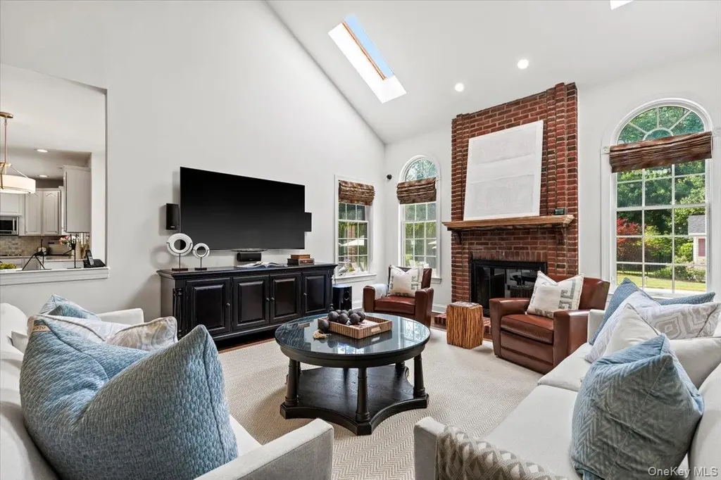 32 Rolling Ridge Road White Plains NY 10605