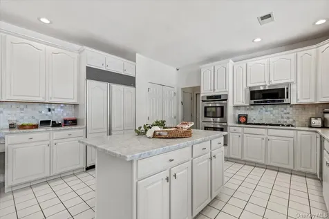 32 Rolling Ridge Road White Plains NY 10605