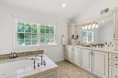 32 Rolling Ridge Road White Plains NY 10605
