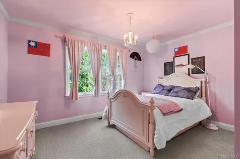 32 Rolling Ridge Road White Plains NY 10605