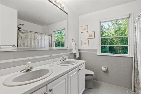 32 Rolling Ridge Road White Plains NY 10605