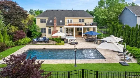 32 Rolling Ridge Road White Plains NY 10605