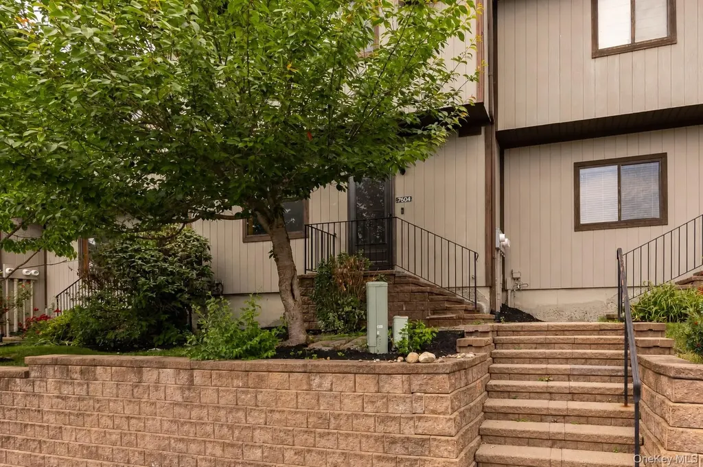 7604 Chelsea Cove N Hopewell Junction NY 12533
