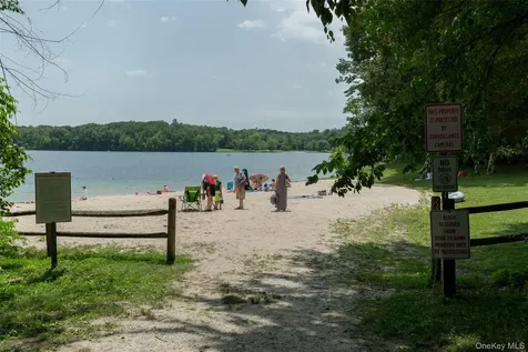 7604 Chelsea Cove N Hopewell Junction NY 12533