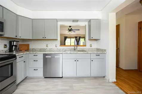 7604 Chelsea Cove N Hopewell Junction NY 12533