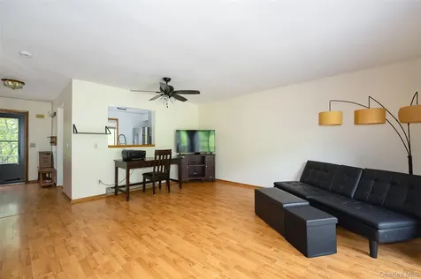 7604 Chelsea Cove N Hopewell Junction NY 12533