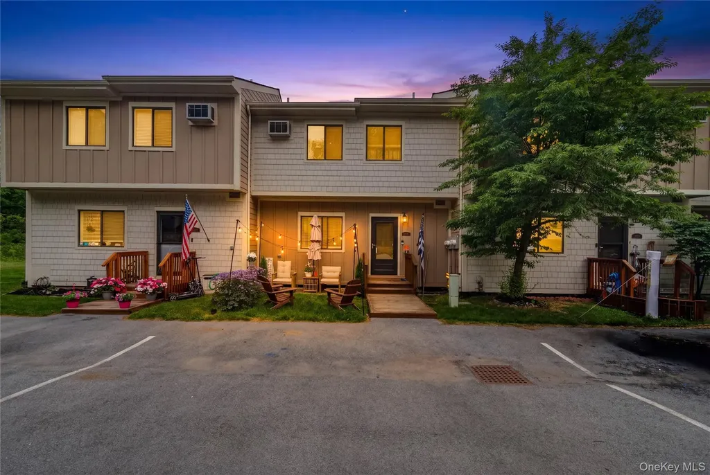 6702 Chelsea Cove N Hopewell Junction NY 12533