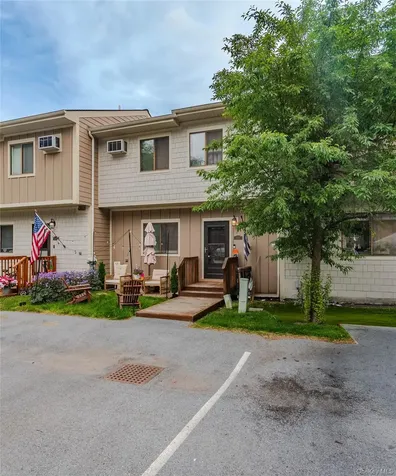 6702 Chelsea Cove N Hopewell Junction NY 12533