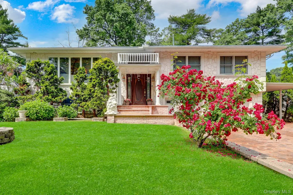 33 Country Village Lane Manhasset Hills NY 11040