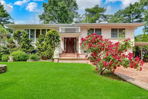 33 Country Village Lane Manhasset Hills NY 11040
