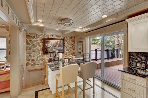 33 Country Village Lane Manhasset Hills NY 11040