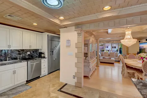 33 Country Village Lane Manhasset Hills NY 11040