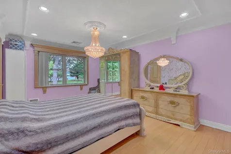 33 Country Village Lane Manhasset Hills NY 11040