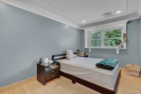 33 Country Village Lane Manhasset Hills NY 11040