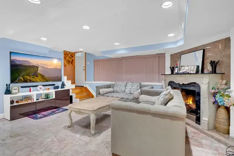 33 Country Village Lane Manhasset Hills NY 11040