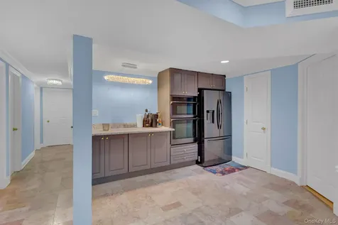 33 Country Village Lane Manhasset Hills NY 11040