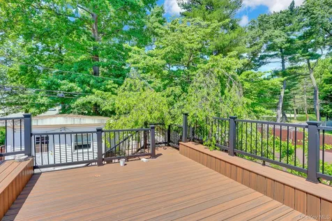 33 Country Village Lane Manhasset Hills NY 11040