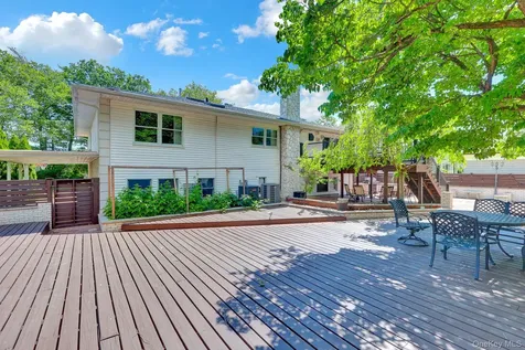 33 Country Village Lane Manhasset Hills NY 11040