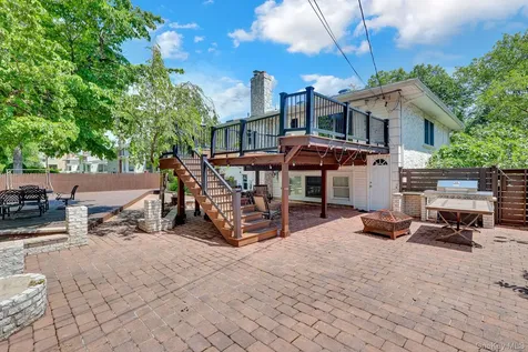 33 Country Village Lane Manhasset Hills NY 11040