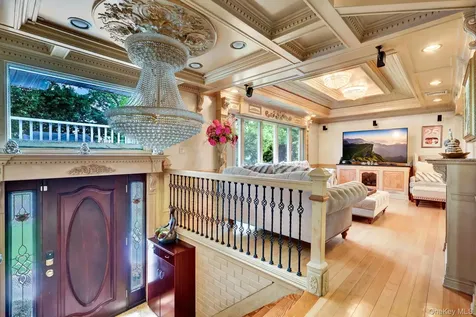 33 Country Village Lane Manhasset Hills NY 11040