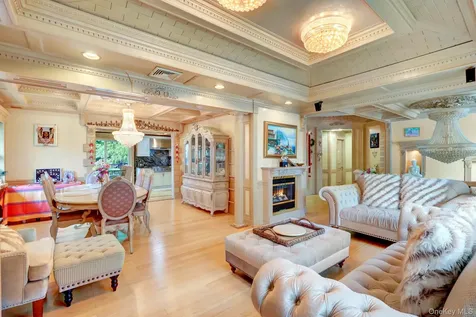 33 Country Village Lane Manhasset Hills NY 11040