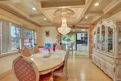 33 Country Village Lane Manhasset Hills NY 11040