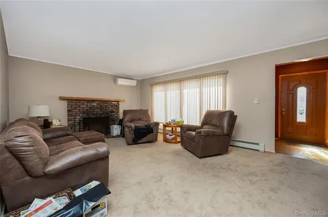 42 Buchanan Avenue Amity Harbor NY 11701
