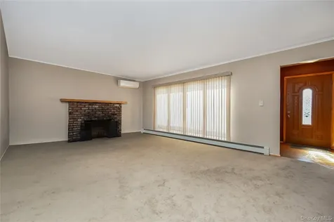 42 Buchanan Avenue Amity Harbor NY 11701