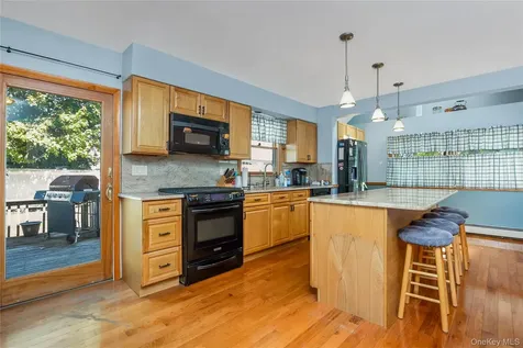 42 Buchanan Avenue Amity Harbor NY 11701