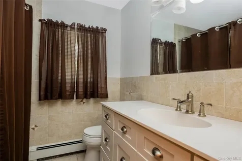 42 Buchanan Avenue Amity Harbor NY 11701