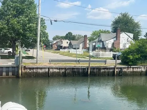 42 Buchanan Avenue Amity Harbor NY 11701
